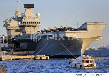 東京湾に停泊中のイギリス空母(プリンス・オブ・ウェールズ) 東京湾に停泊中のイギリス空母(プリンス・オブ・ウェールズ) 130397452