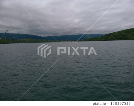 長野県・野尻湖と山並みの風景 長野県・野尻湖と山並みの風景 130397535