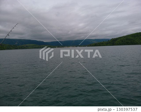 長野県・野尻湖と山並みの風景 長野県・野尻湖と山並みの風景 130397537