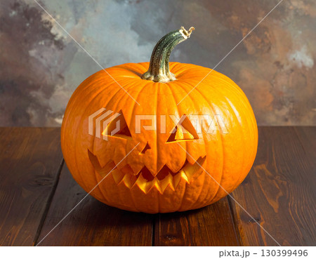 ハロウィン（オレンジ色のカボチャ） 130399496