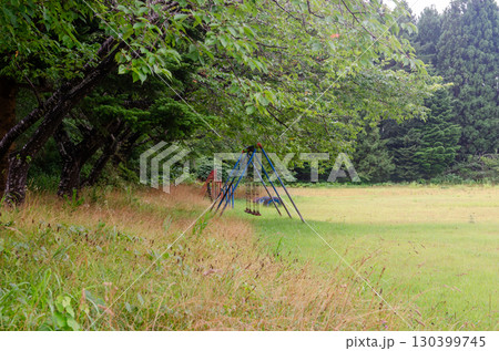 公園の遊具 130399745