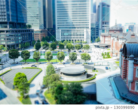 東京駅前広場の風景 130399890