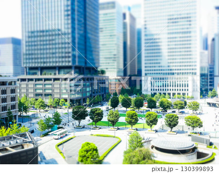 東京駅前広場の風景 東京駅前広場の風景 130399893