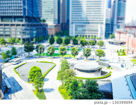 東京駅前広場の風景 東京駅前広場の風景 130399894