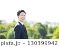笑顔のビジネスマン 130399942
