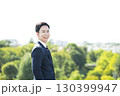 笑顔のビジネスマン 130399947