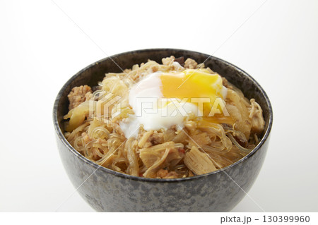 温泉卵乗せの麻婆春雨丼 130399960