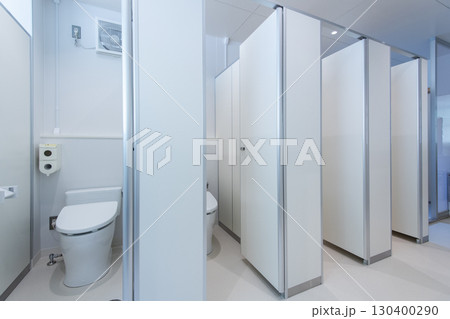 清潔感のある新しいトイレ 清潔感のある新しいトイレ 130400290