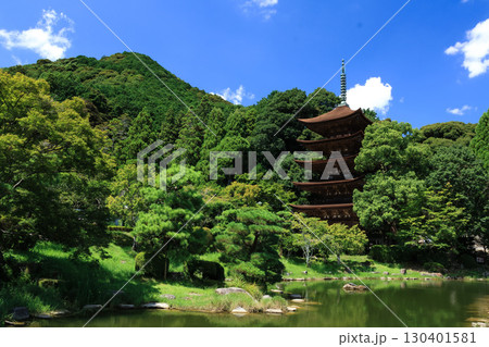 瑠璃光寺の五重塔 130401581