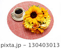 コーヒーと可愛い花束のイメージ素材 130403013