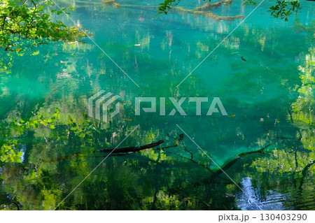 山形県遊佐町にある丸池様 山形県遊佐町にある丸池様 130403290