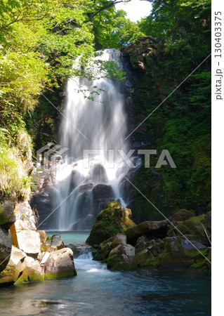秋田県にかほ市にある奈曽の白滝 130403375