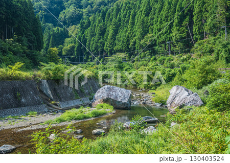 高島市朽木地区を流れる清流 北川 滋賀県 高島市朽木地区を流れる清流 北川 滋賀県 130403524