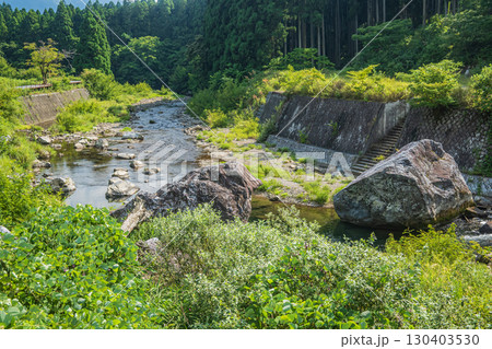 高島市朽木地区を流れる清流　北川　滋賀県 130403530