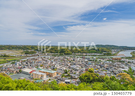 浜松市の細江公園から見た街並みと都田川(静岡県) 浜松市の細江公園から見た街並みと都田川(静岡県) 130403779