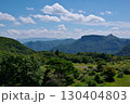 長野県佐久市にある荒船パノラマキャンプフィールドの展望台から見る荒船山の風景 130404803