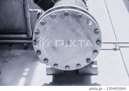 Large heavy duty high pressure water pipe cap close cover bolts and nuts for shell and tube lock Large heavy duty high pressure water pipe cap close cover bolts and nuts for shell and tube lock 130405069