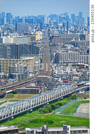川崎から東京へ向かう東海道本線の線路【東京】 川崎から東京へ向かう東海道本線の線路【東京】 130405136