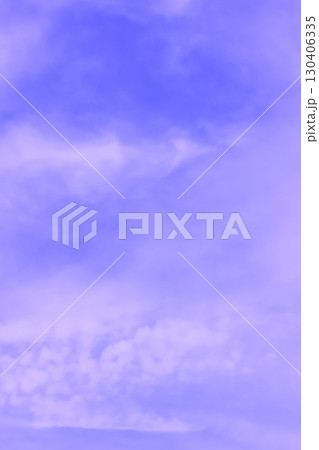 雲のある青空(壁紙素材) 130406335