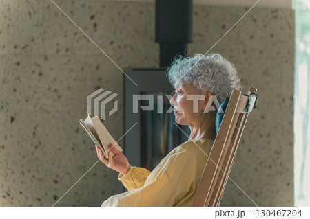 高齢者と読書 高齢者と読書 130407204