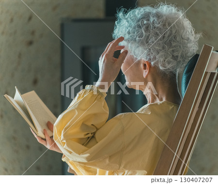 高齢者と読書 130407207