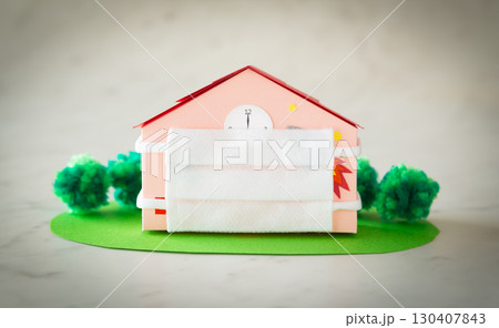 保育施設とマスク　感染症予防　集団感染　幼稚園　保育園　認定こども園　託児所 130407843