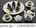 たけのこの里とミニチュア　黒背景 130408089