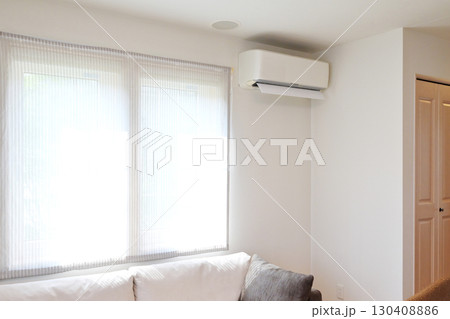 エアコンのある部屋 空調設備のある住居 冷房と暖房 イメージ素材 エアコンのある部屋 空調設備のある住居 冷房と暖房 イメージ素材 130408886