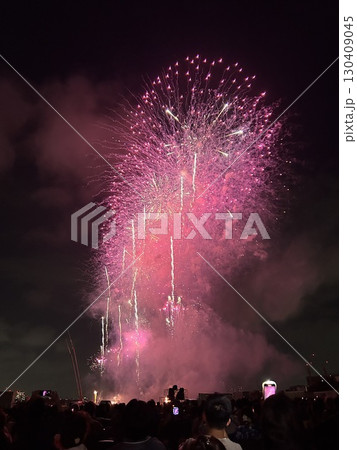 第50回江戸川花火大会の打ち上げ花火 第50回江戸川花火大会の打ち上げ花火 130409045