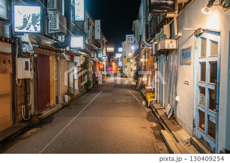 夜の飲み屋街【金沢市】 130409254