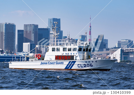 東京湾で警備中の海上保安庁巡視艇 130410399