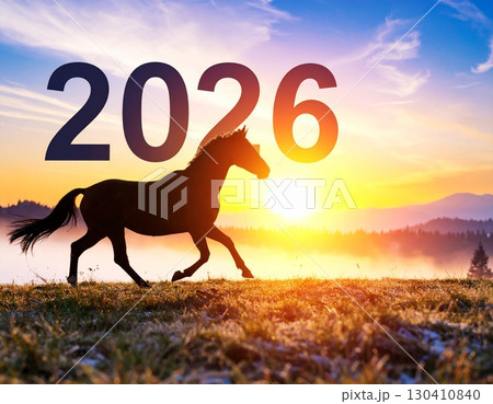 2026年の朝日に駆ける草原の馬の年賀状素材 2026年の朝日に駆ける草原の馬の年賀状素材 130410840