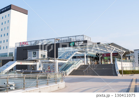 【いわき駅】早朝の駅前とペデストリアンデッキ 130411075