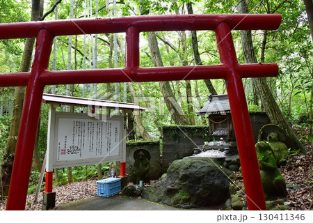 湯河原町　万葉公園湯河原惣湯の狸福神社と狸福神社案内板 130411346