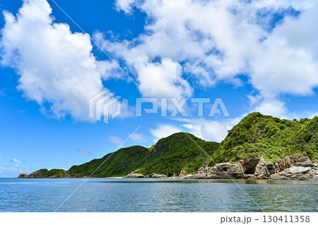 沖縄　慶良間諸島の島の風景　【沖縄風景】 130411358