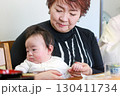 祖母と孫 130411734