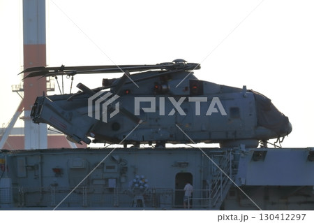 東京湾に停泊中のイギリス空母(プリンス・オブ・ウェールズ) 東京湾に停泊中のイギリス空母(プリンス・オブ・ウェールズ) 130412297