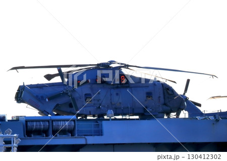 東京湾に停泊中のイギリス空母（プリンス・オブ・ウェールズ） 130412302