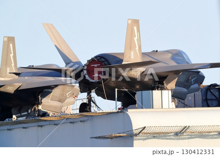 東京湾に停泊中のイギリス空母（プリンス・オブ・ウェールズ） 130412331