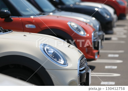 駐車中の乗用車　イメージ 130412758