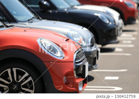 駐車中の乗用車　イメージ 130412759