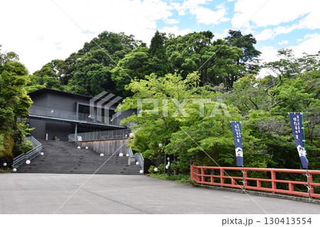 湯河原町 万葉公園湯河原惣湯玄関テラスと落合橋とほたるの苑のぼり旗 湯河原町 万葉公園湯河原惣湯玄関テラスと落合橋とほたるの苑のぼり旗 130413554