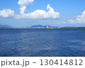 島根県宍道湖越しに見る松江の街と青い空に浮かぶ白い雲【アップ】 130414812