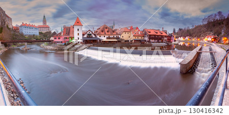 Panoramic view of Cesky Krumlov at sunrise. 130416342