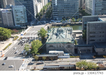 高所から見た日本銀行大阪支店と御堂筋 130417743