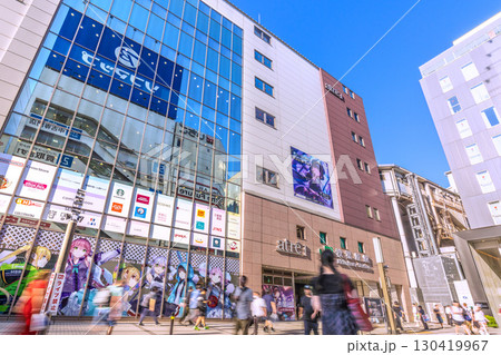 日本の東京都市景観9月…猛烈な暑さ続く…若者や外国人観光客らで賑わう秋葉原=1日 日本の東京都市景観9月…猛烈な暑さ続く…若者や外国人観光客らで賑わう秋葉原=1日 130419967