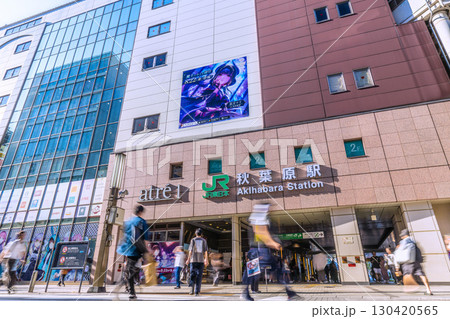 日本の東京都市景観9月…猛烈な暑さ続く…若者や外国人観光客らで賑わう秋葉原=1日 日本の東京都市景観9月…猛烈な暑さ続く…若者や外国人観光客らで賑わう秋葉原=1日 130420565