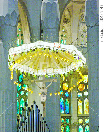 スペイン バルセロナ ガウディ建築 サグラダ・ファミリア大聖堂 内陣 主祭壇 スペイン バルセロナ ガウディ建築 サグラダ・ファミリア大聖堂 内陣 主祭壇 130425143