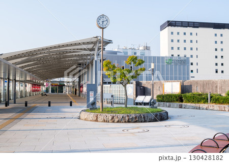 【いわき駅】早朝の駅の南北自由通路と北口 【いわき駅】早朝の駅の南北自由通路と北口 130428182