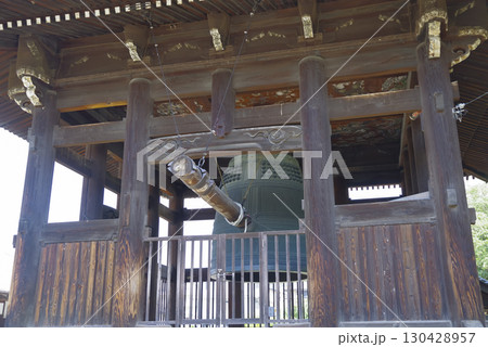 京都にある方広寺の鐘 京都にある方広寺の鐘 130428957